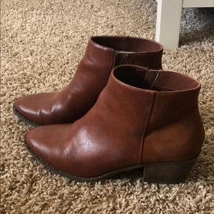American Eagle booties